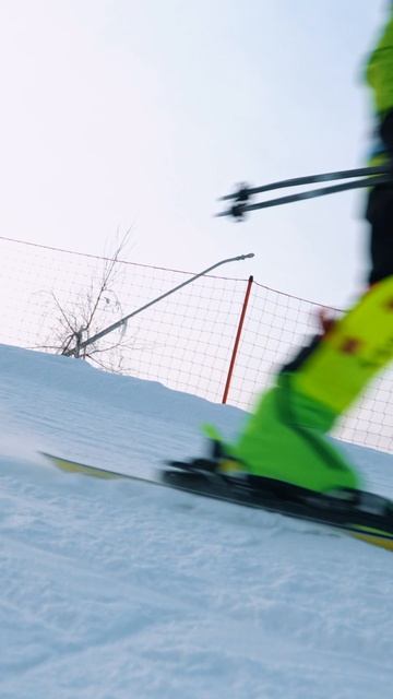 На чём катались в детстве: санки, ледянки или тюбинги? Делитесь воспоминаниями! 👇✨