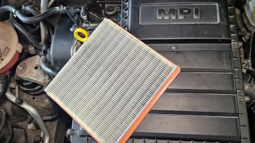 Замена воздушного фильтра Шкода Рапид, Октавия, Поло Седан CWVA CWVB