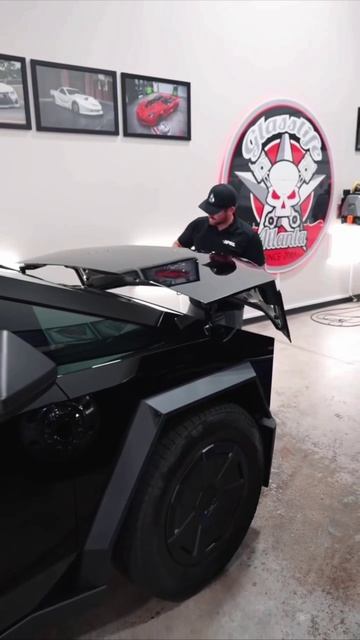 Tesla Cybertruck в чёрном глянце. Один из самых популярных цветов для этой модели 🖤
