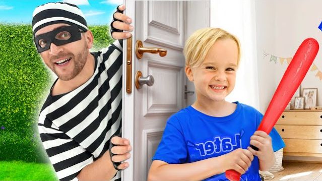 Крис остается дома один - Полезная история для детей!