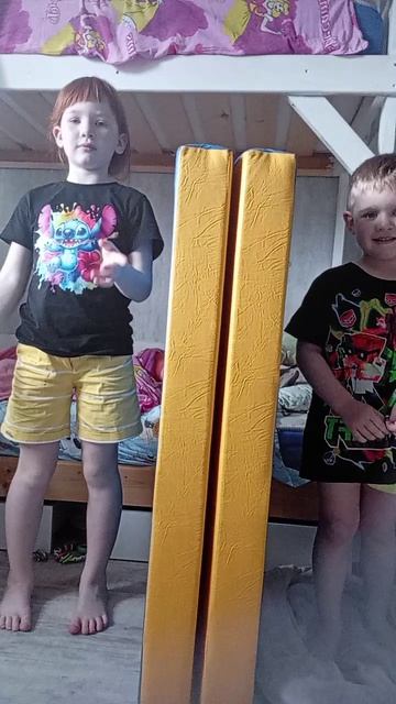 брат и сестра.