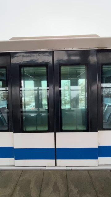 Закрытие дверей в монорельсе