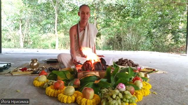 19.04.2026 Ягья на Акшая тритию в храме Мурари Гупты в Маяпуре.