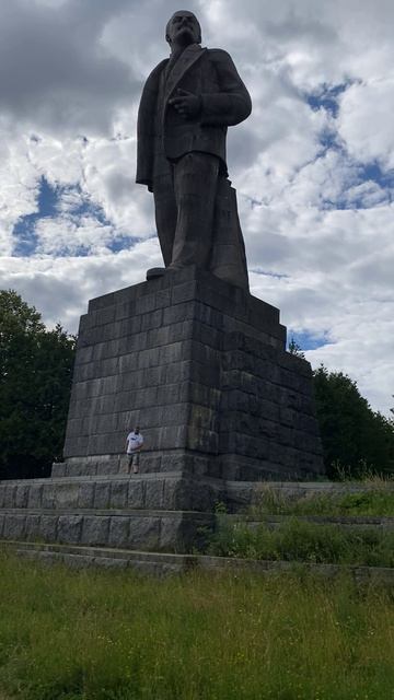 Памятник Ленину на канале им. Москвы. г. Дубна, Московская область.