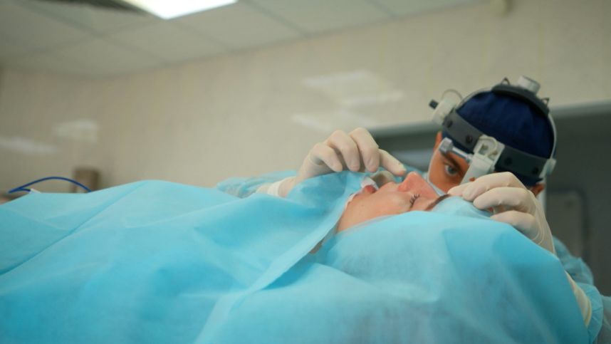 Красота любой ценой: почему подростки все чаще решаются на пластические операции