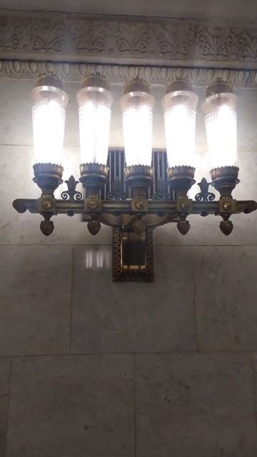 Станция метро поезд пассажир интерьер Москва Смоленская 1