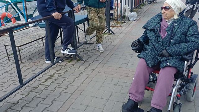 Чернобаева Л.П.19.04.2026г. гуляет с сыном Данилом в бухте Балаклава-Севастополь.
Хорошая погодка!