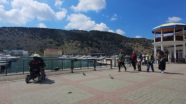 Чернобаева Л.П.19.04.2026г. гуляет с сыном Данилом в бухте Балаклава-Севастополь.
Хорошо!