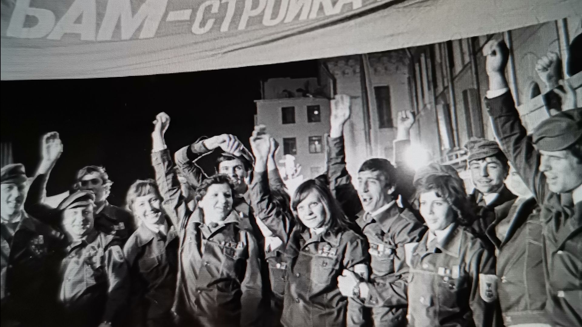 Буду вечно молодым (Не расстанусь с комсомолом)