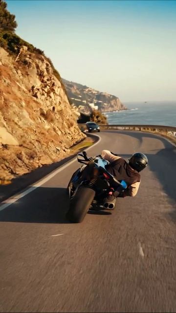 Мотоэкстрим на фоне моря #мотоцикл #экстремальныйспорт #приключения