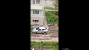 Мариуполь 🏙️ сегодня, пр.Нахимова,104,ставят🚗 авто ,где хотят,скоро в подъезд заедут.