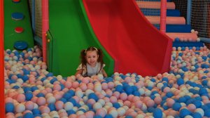 Ангелина на дне рождения в игровой комнате 11 апреля 2026