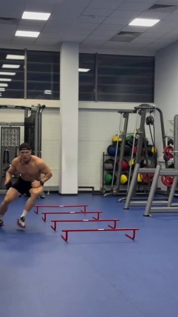 Отличные упражнения для развития скорости и мощности  Сохраняй себе и использую в своих трениров.mp4