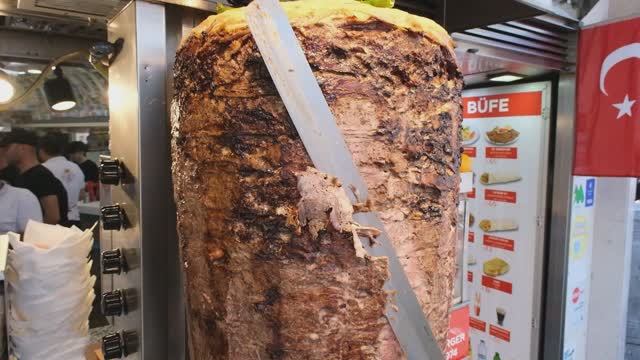 Донер-кебаб на площади Таксим — легенда стамбульского стритфуда!
