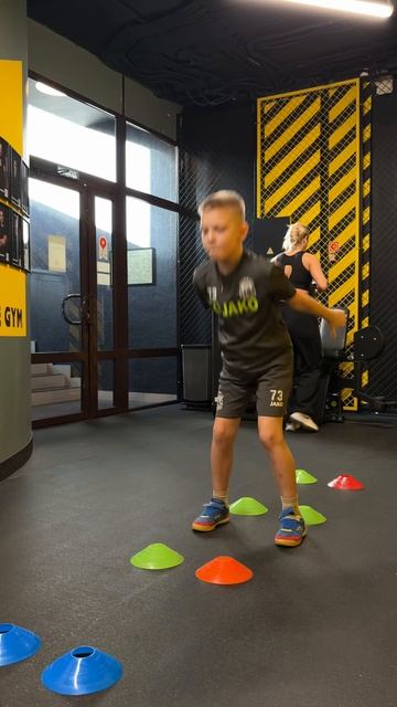 Прыжок через мини барьеры (приземление)