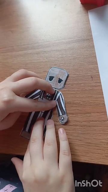 одеваю куклу из бумаги
