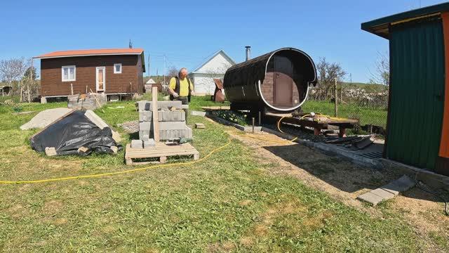 Установка бордюров. Ремонт мопеда.