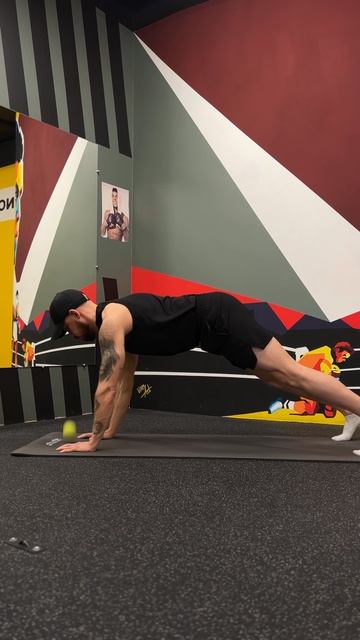 Чеканка мяча в планке