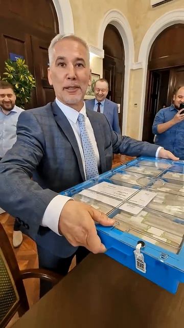 Как устроена машина для уничтожения денег