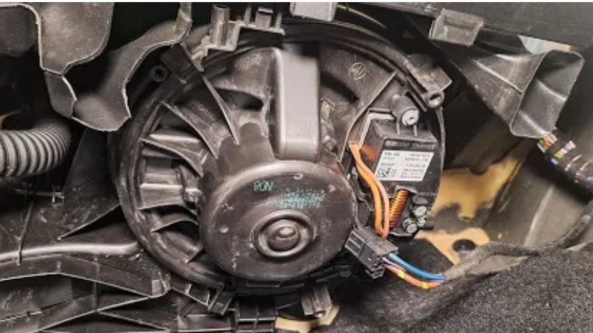 Замена моторчика отопителя Шкода Октавия А7 + важные нюансы