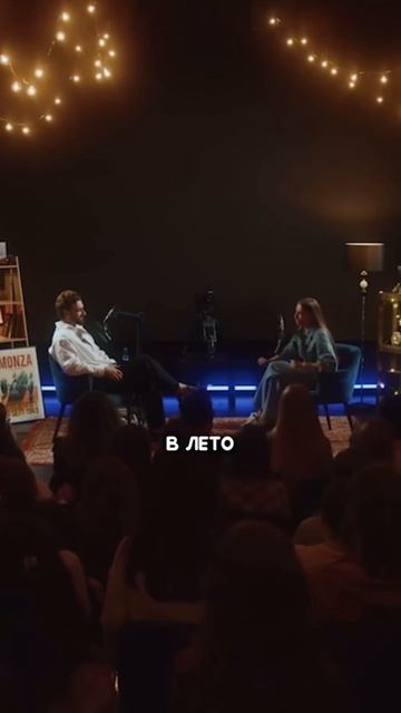 Вика Складчикова и штамп в паспорте