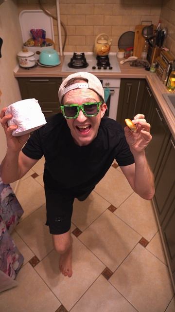 ЖЕНЬКА и ТРЮКИ ТУАЛЕТНОЙ БУМАГОЙ