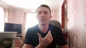 Почему телефон с двойным экраном мигнул и больше не включается?