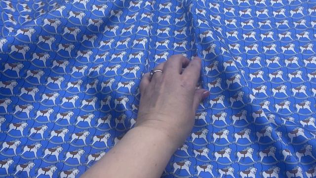 Хлопок  голубого цвета с принтом  лошадь-качалка 14434