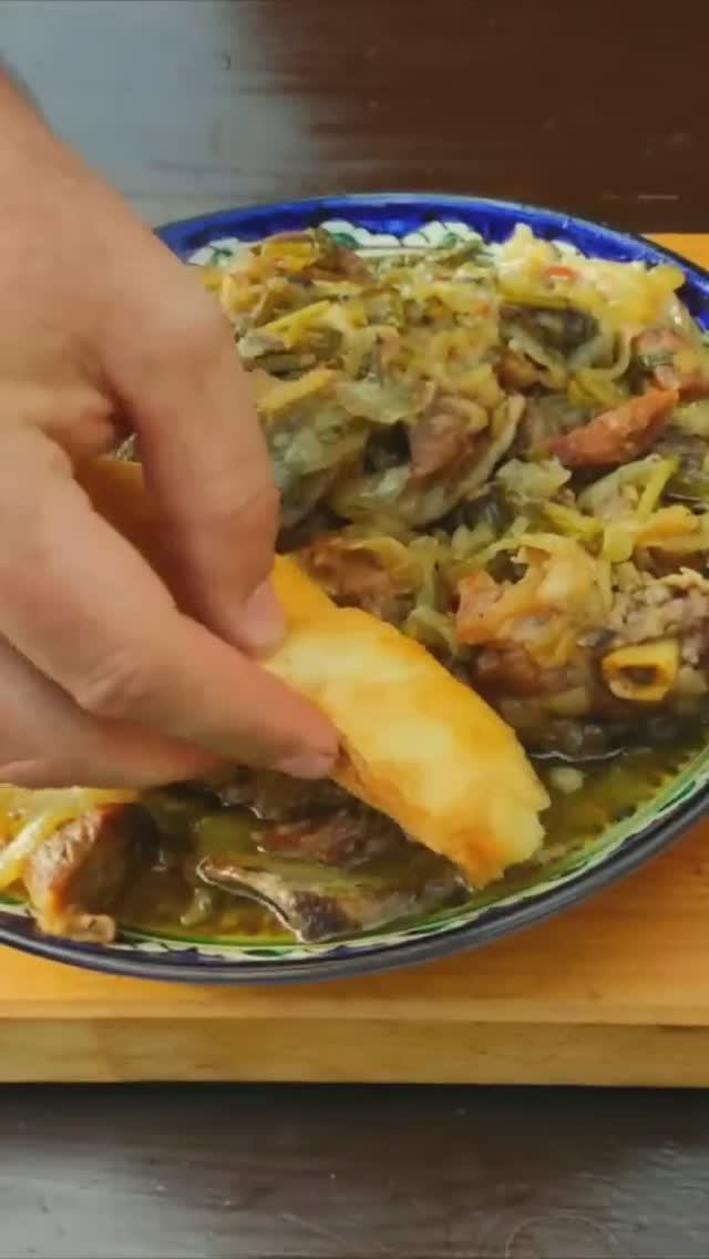 Томлёная баранина в казане