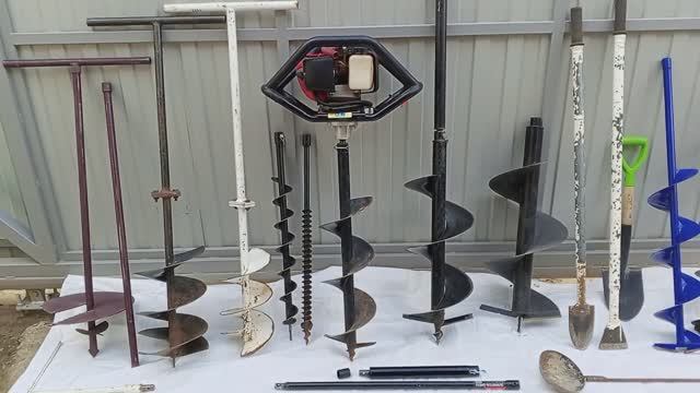 Пробурил лунку мотобуром на видео .