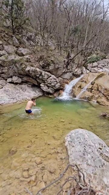 Вода ледяная Речка Боса