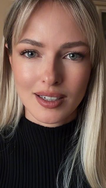 Она вошла совсем седая