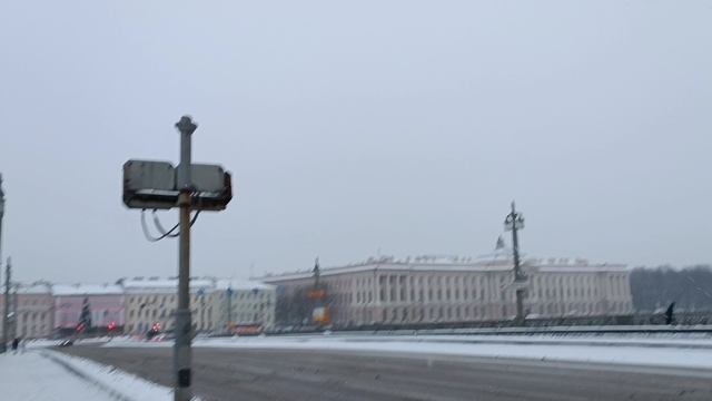 По Благовещенскому мосту и по набережной лейтенанта Шмидта