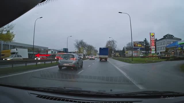 Место обмена злотых,по левой стороне. Иллюстрация.