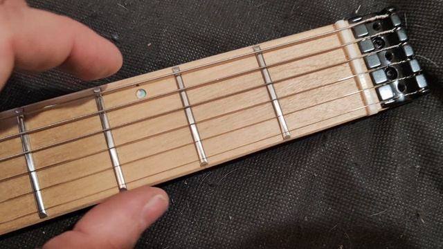 Обзор сборки доработанной китайской безголовой электрогитары Krait (Foix)