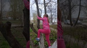 Я лазию по деревьям и бегаю в реальной жизни (спорт) 😎😎😎