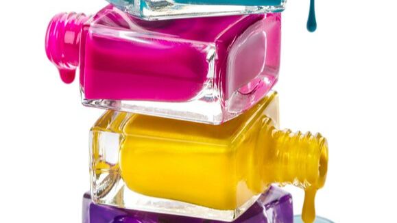 Лаковая косметичка на май