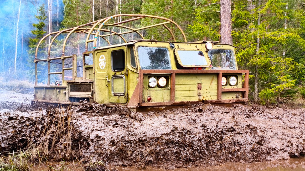 Тягач из СССР комфорт и безопасность/ Прыжки в лужу