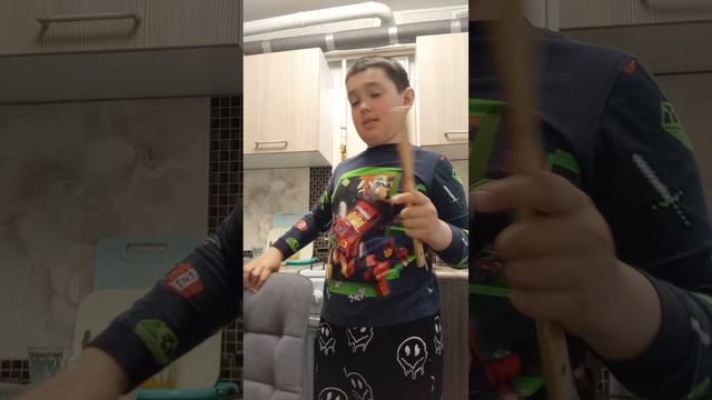 готовлю яичницу и чай