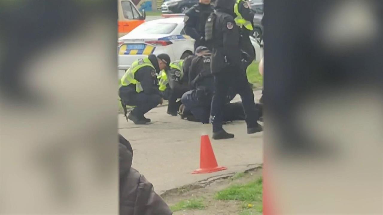 На Украине разгорается скандал вокруг полицейских, которые в момент ЧП оставили без защиты малень...