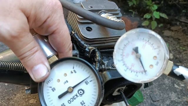 #Мотокоса. Как правильно мерять компрессию в 2Т момторе? С открытой заслонкой или нет?