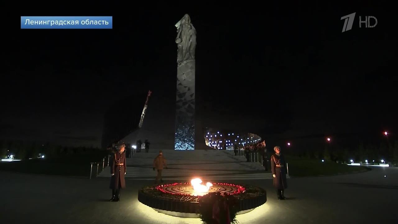 Память жертв геноцида советского народа почтили в Ленинградской области.