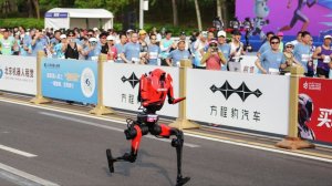 Роботы побили рекорд человека в полумарафоне в Китае