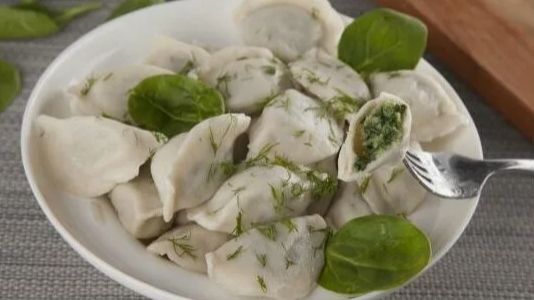 Пельменей с тофу и шпинатом