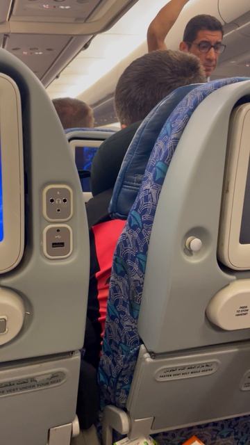 Свежесть в конце полёта на египетских авиалиниях выглядит так…