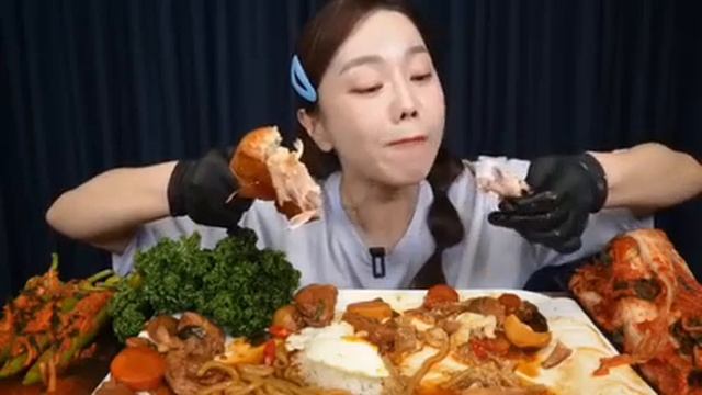 Мукбанг жареная курица и удон🔥 остро / очень остро Еда на камеру