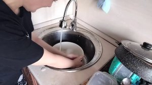 Уборка на засвиняченой кухне