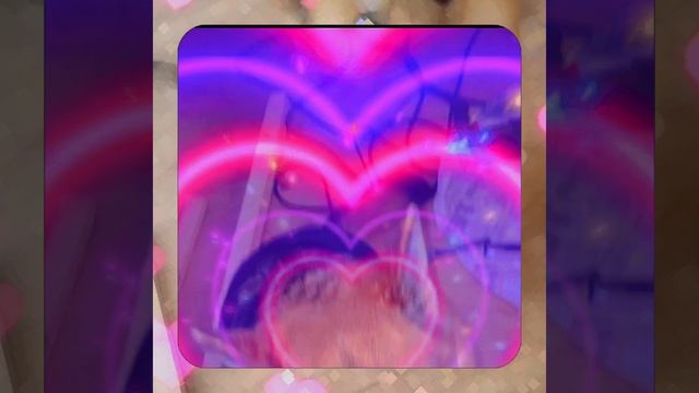 1000056400.mp4 (Собака наблюдает за устройством лестницы на 2-ой этаж в доме А-фрейм)