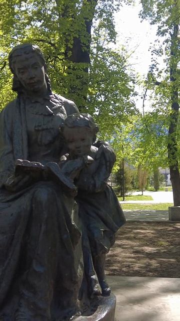 Памятник В. Ульянову (Ленин) и М.А. Ульяновой в Верхнем городском саду г. Рязань