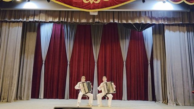 Дуэт аккордеонистов
 Корниенко Мария-Лалазарян Эмилия
1000098870.mp4